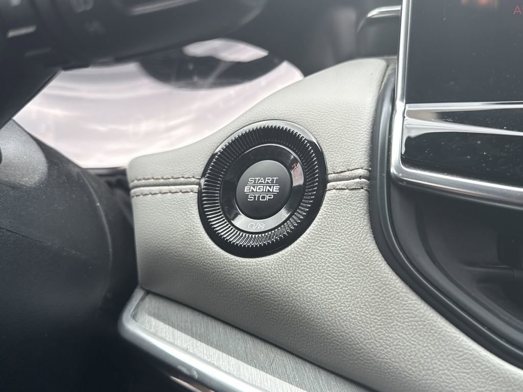 Used 2024 Jeep Compass Limited image 18