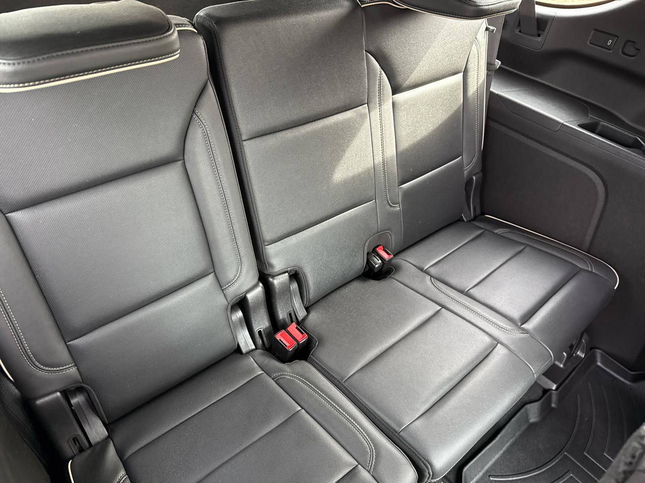 Used 2021 Chevrolet Suburban Premier w/ Premium Package image 34