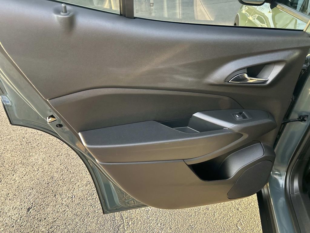 Used 2025 Chevrolet Trax LT image 18