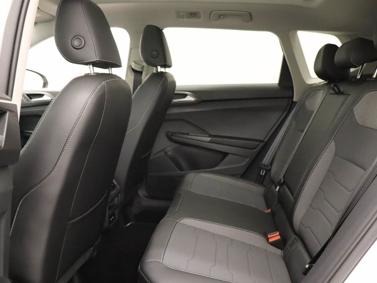 New 2026 Volkswagen Taos SE FWD image 15