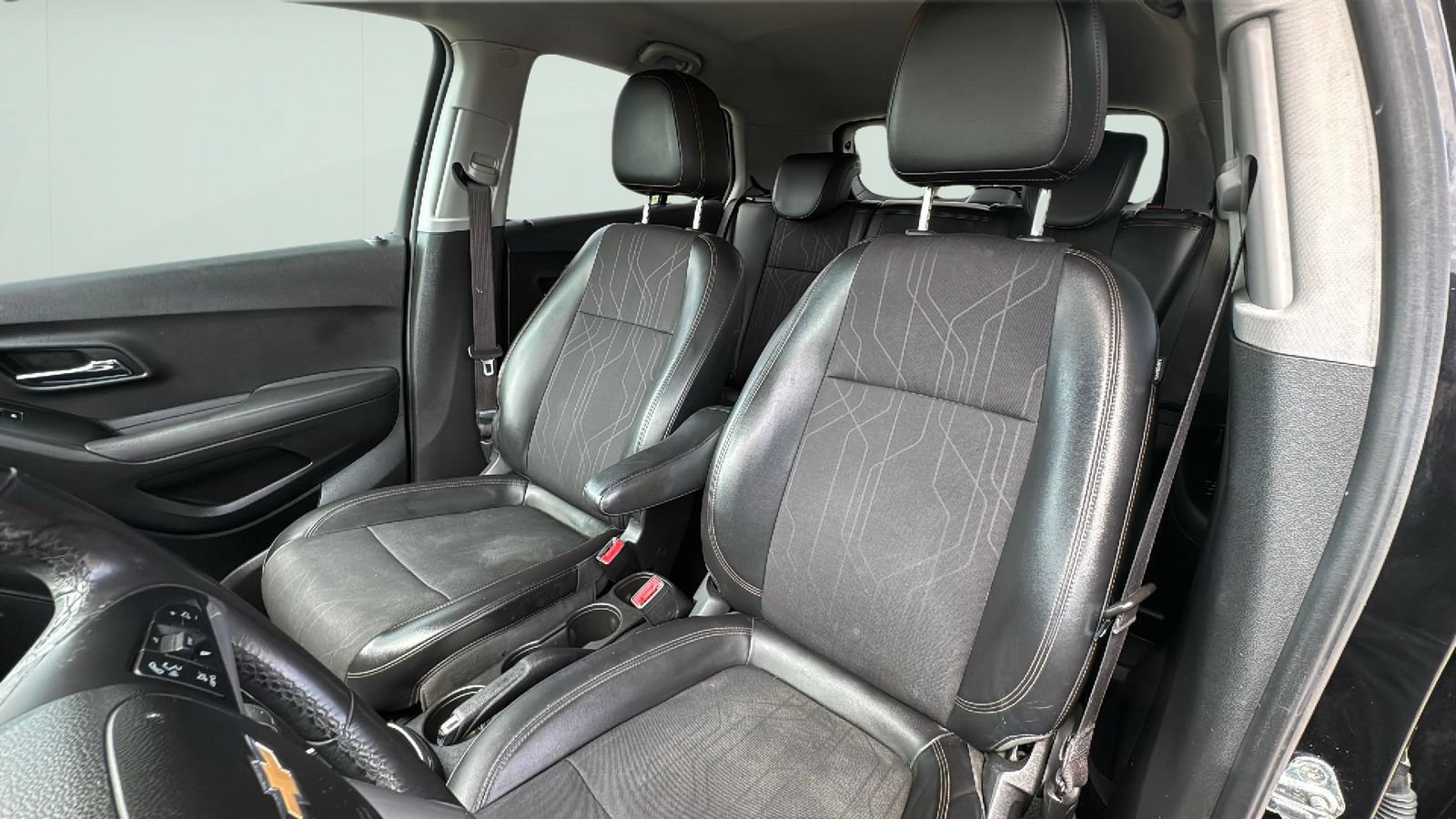 Used 2019 Chevrolet Trax LT w/ LT Convenience Package FWD image 13