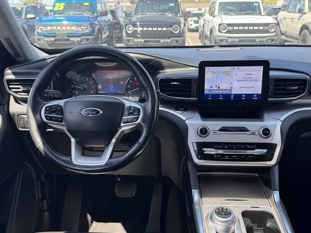 Used 2022 Ford Explorer XLT w/ Equipment Group 202A AWD/4WD image 28