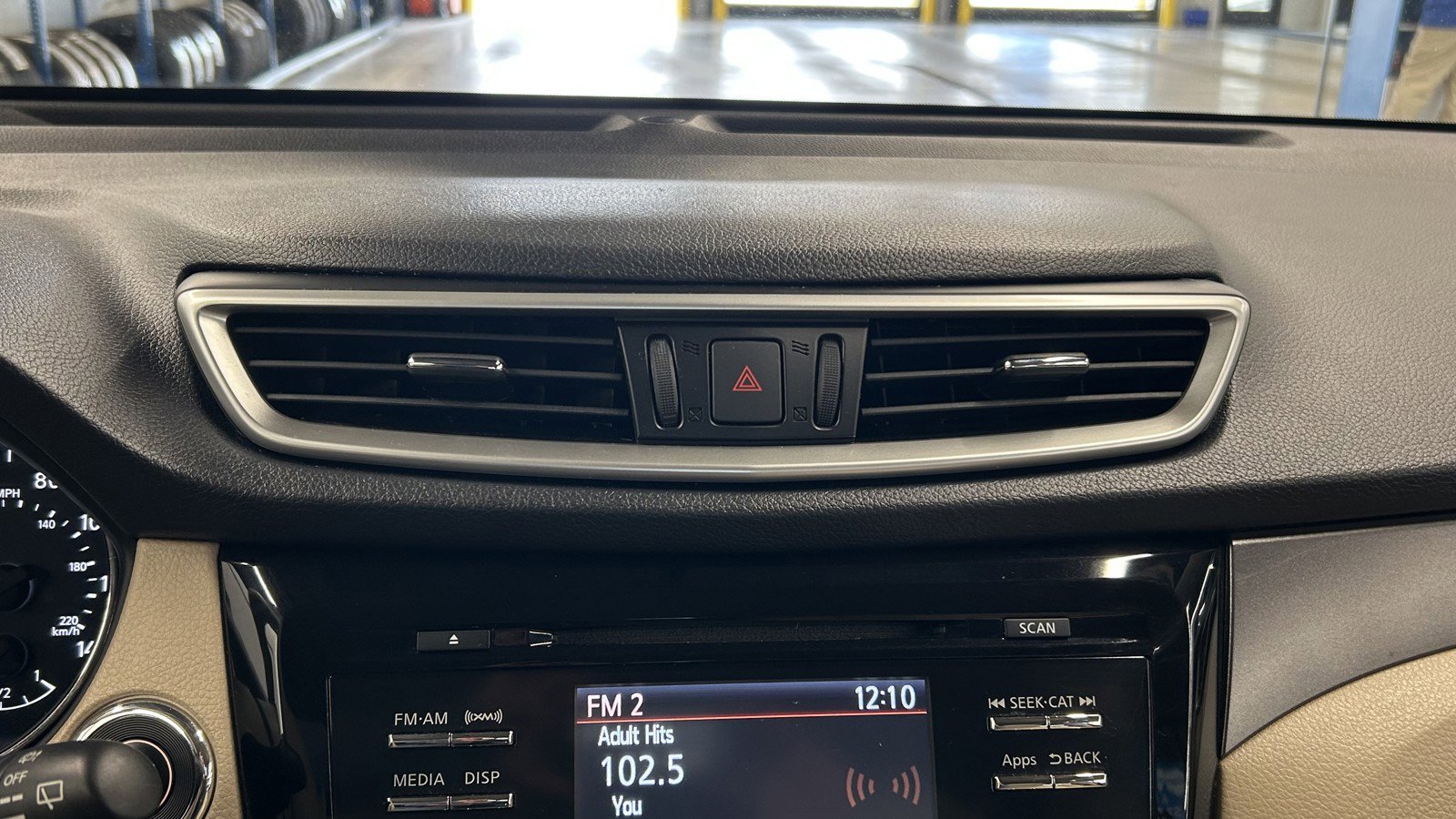 Used 2015 Nissan Rogue SV image 27