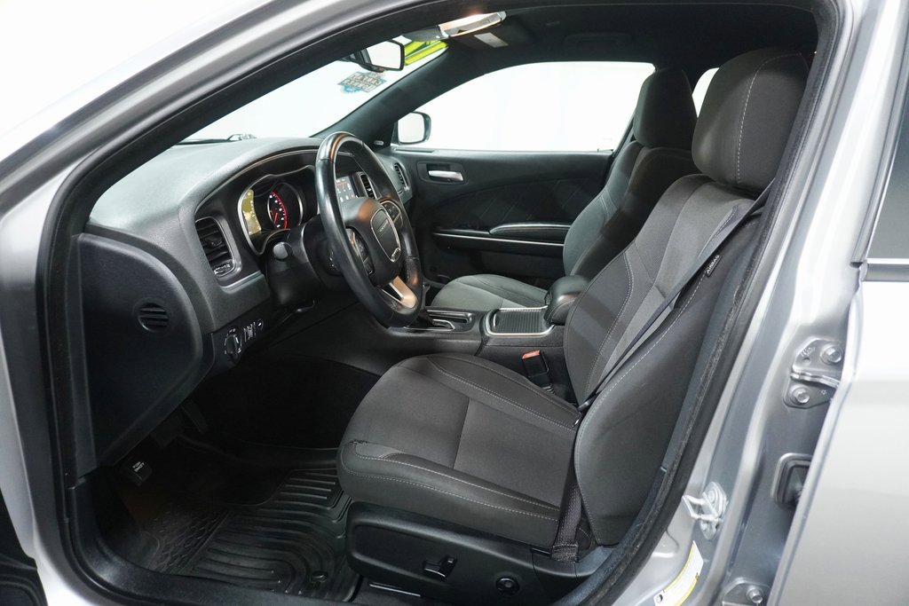 Used 2017 Dodge Charger SXT image 10