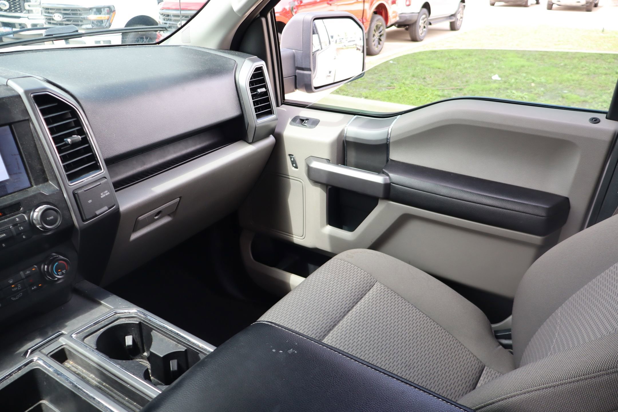 Used 2019 Ford F150 XLT w/ Equipment Group 302A Luxury AWD/4WD image 23