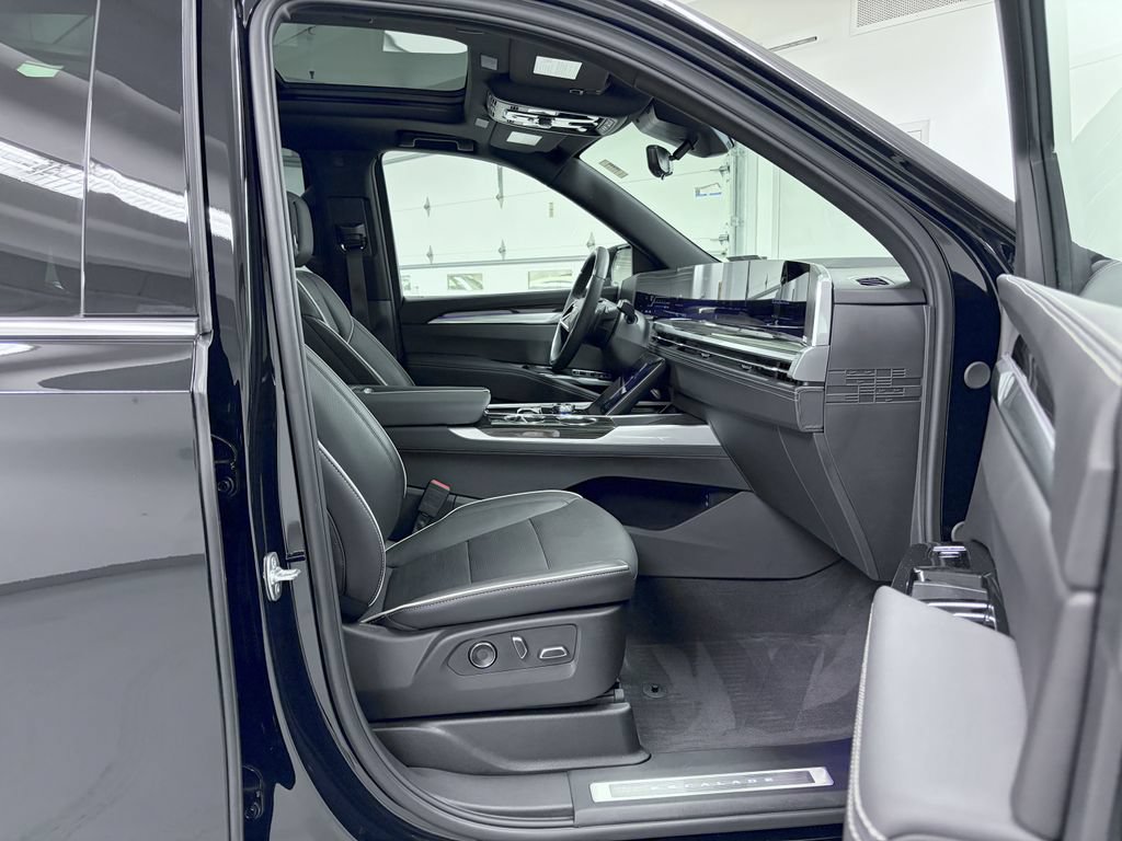 Used 2025 Cadillac Escalade Premium Luxury w/ Touring Package AWD/4WD image 17