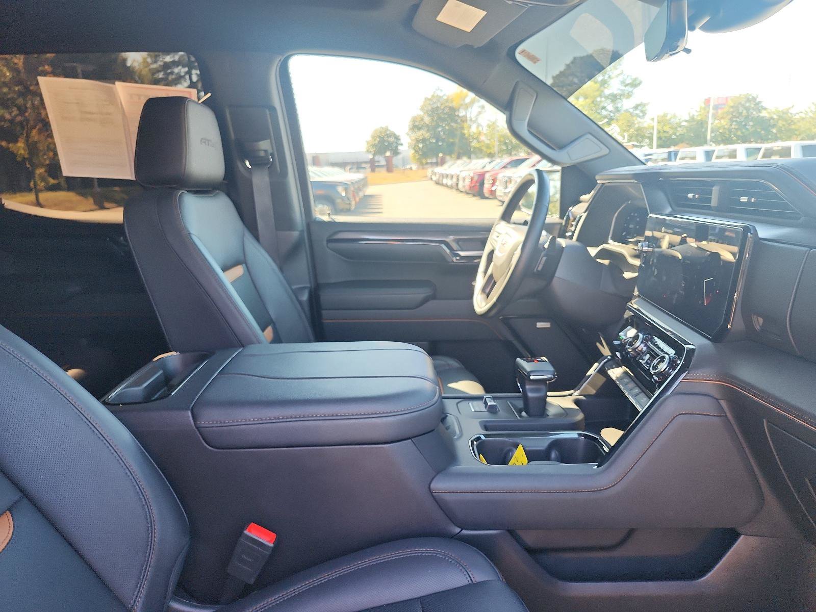 Used 2024 GMC Sierra 1500 AT4 w/ Technology Package AWD/4WD image 9