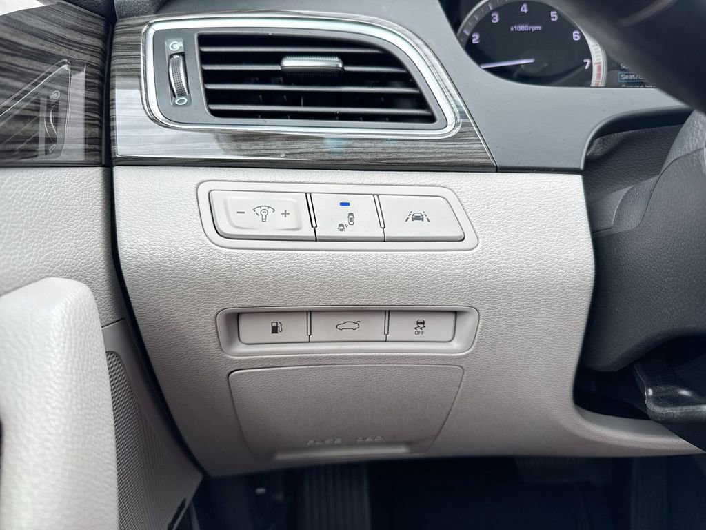 Used 2015 Hyundai Sonata Limited w/ Option Group 06 FWD image 19