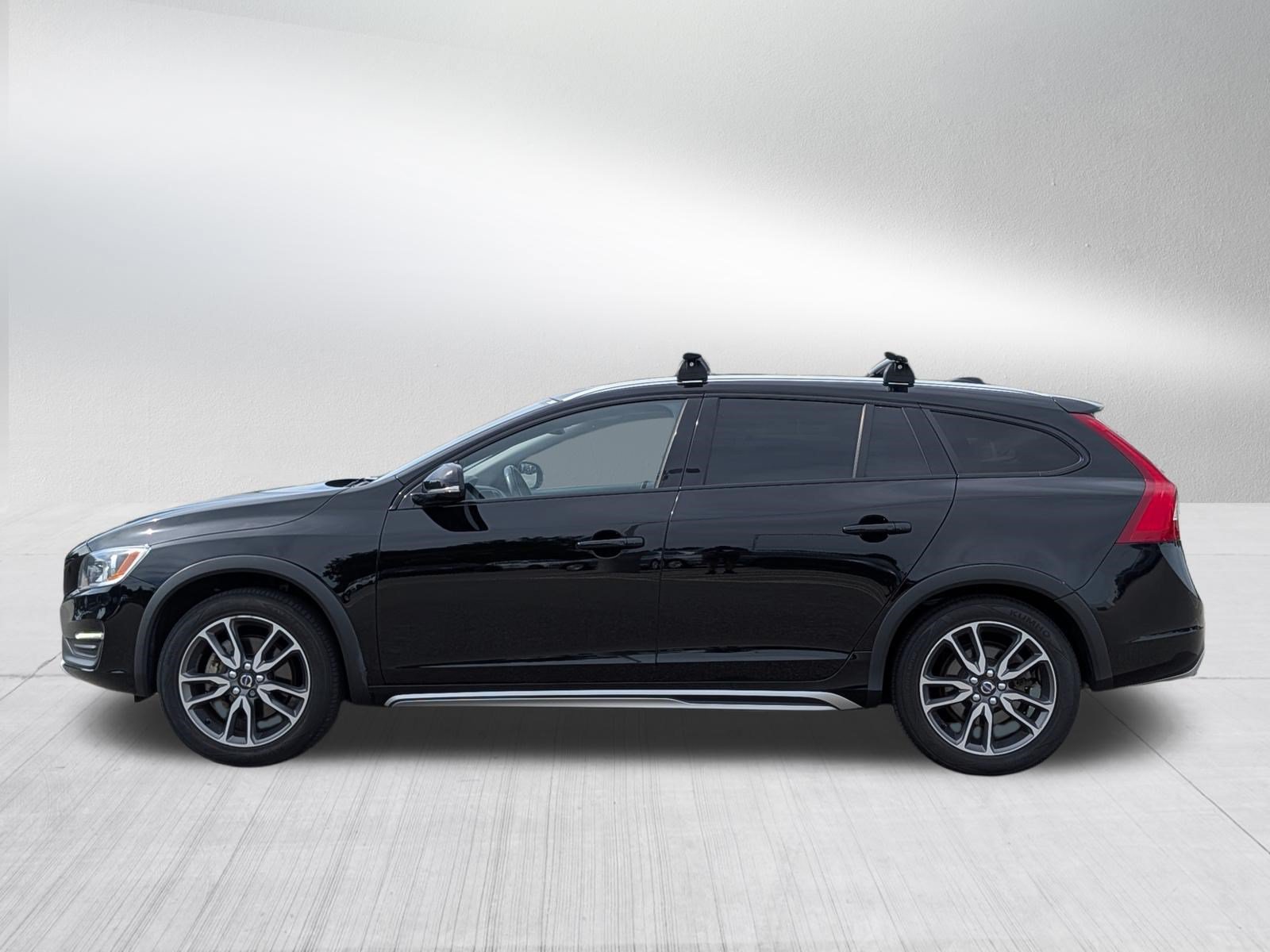 Used 2016 Volvo V60 T5 Cross Country AWD/4WD image 4