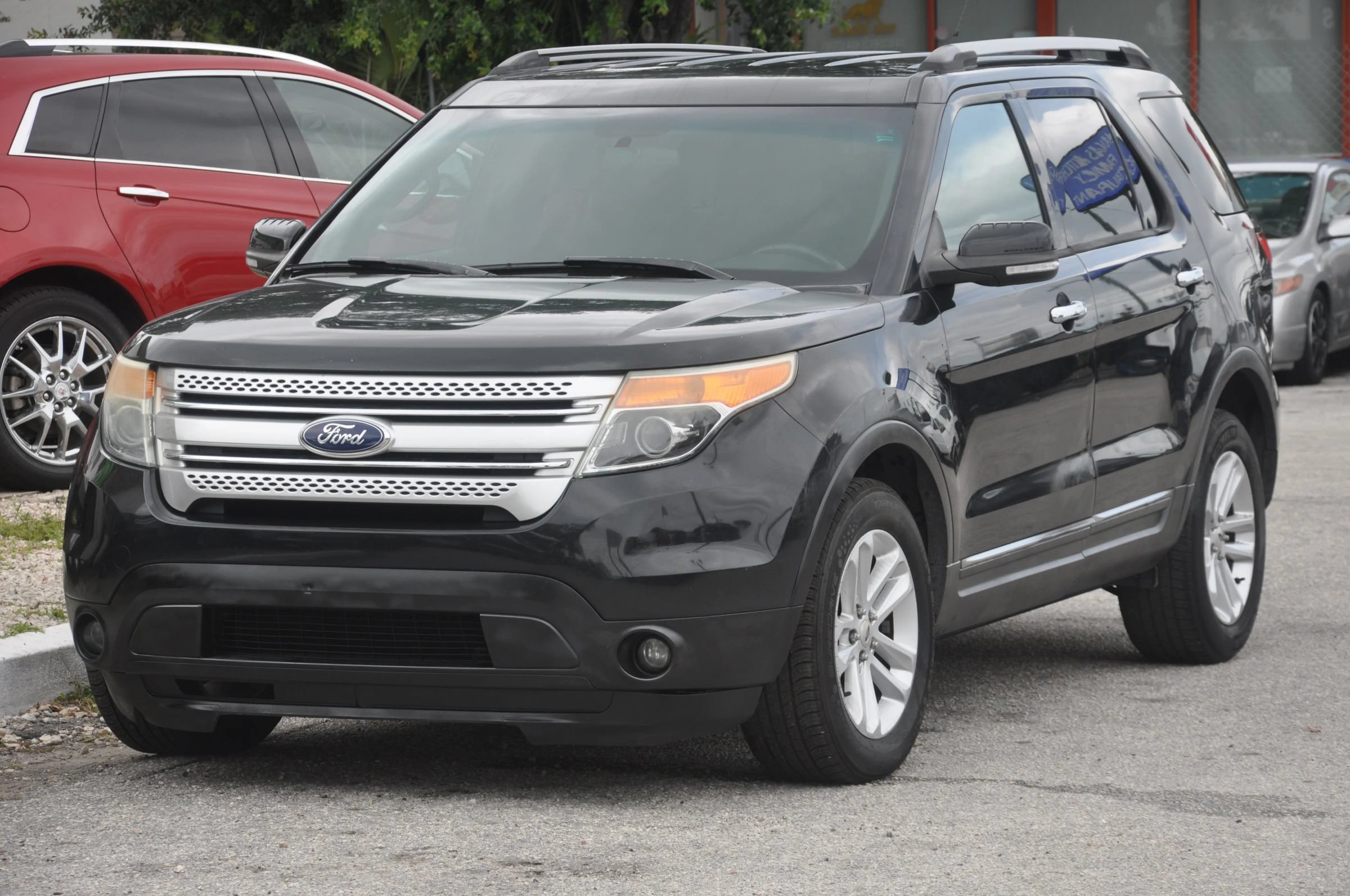 Used 2014 Ford Explorer XLT AWD/4WD image 2