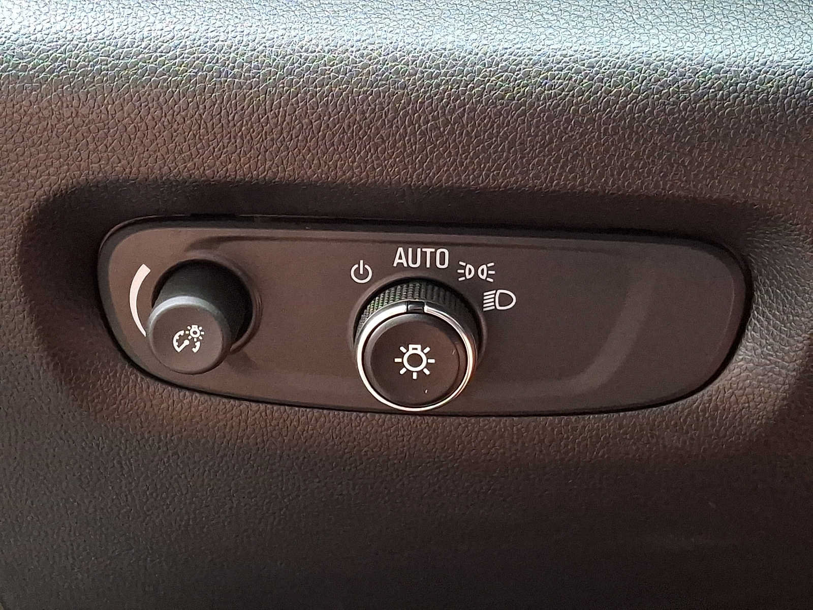 Used 2023 Chevrolet Traverse LT AWD/4WD image 23