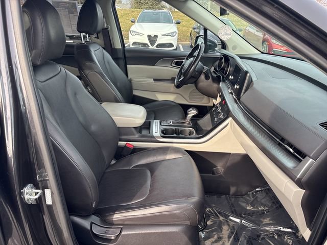 Used 2024 Kia Carnival LX image 11