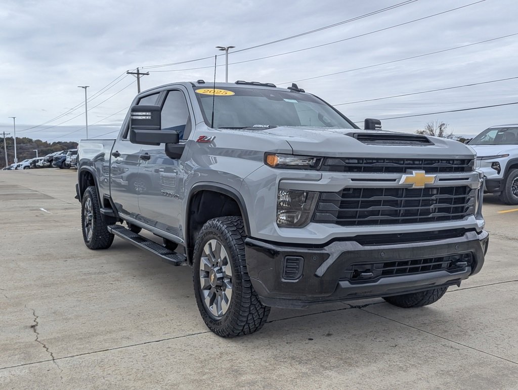 Used 2025 Chevrolet Silverado 2500 Custom w/ Custom Value Package image 5