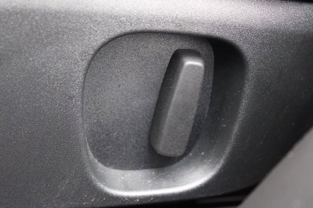 Certified 2025 Land Rover Discovery S image 34