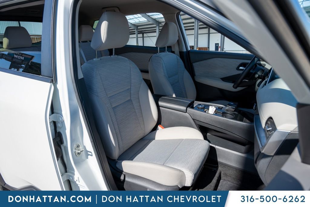 Used 2023 Nissan Rogue SV image 25