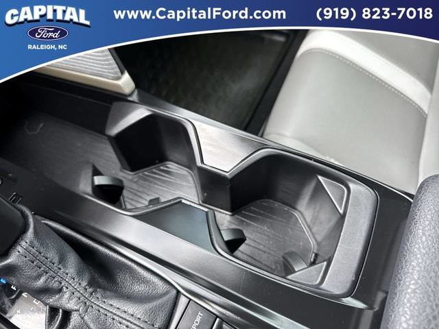 Used 2025 Toyota Camry SE w/ Convenience Package FWD image 31