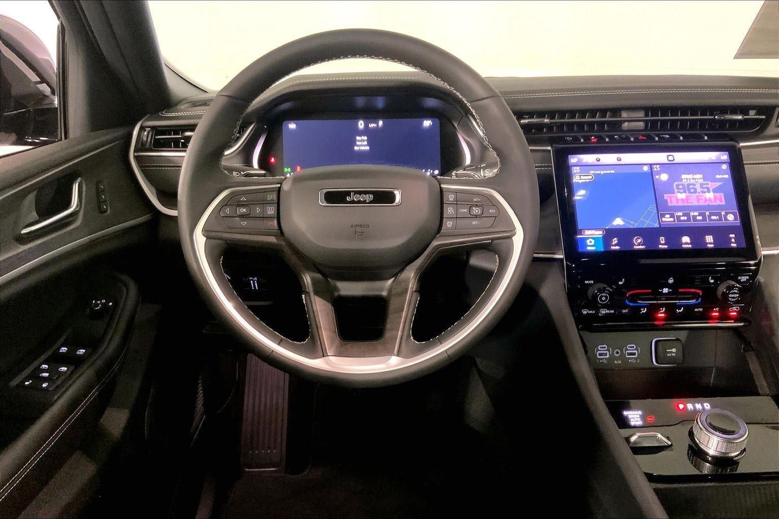 Used 2025 Jeep Grand Cherokee Limited AWD/4WD image 5