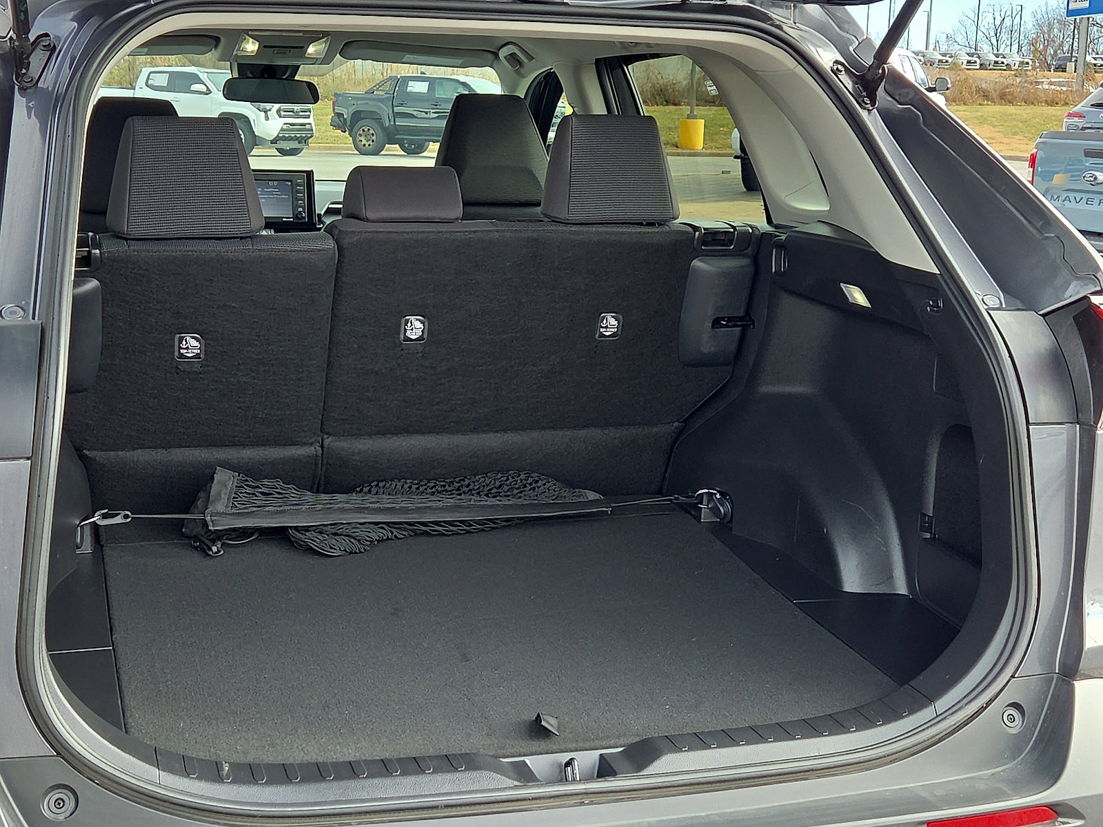 Used 2022 Toyota RAV4 LE image 9