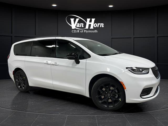 New 2026 Chrysler Pacifica Select