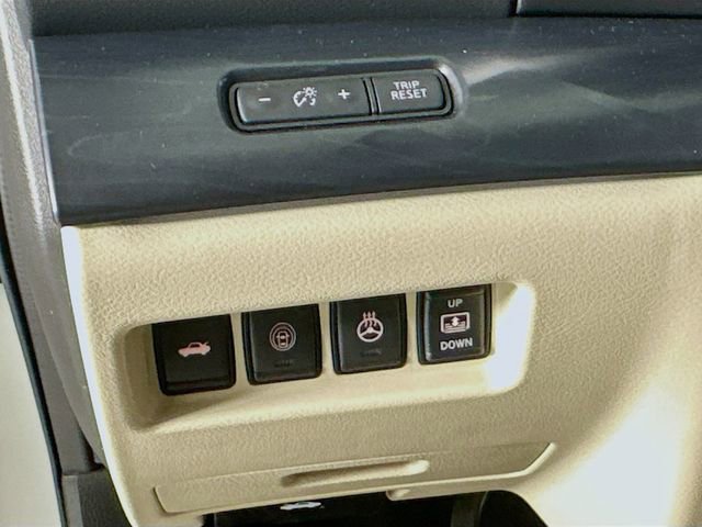 Used 2023 Nissan Maxima Platinum w/ Sport Mat Group FWD image 12