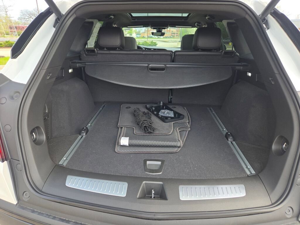 New 2026 Cadillac XT5 Premium Luxury w/ LPO, ONYX Package image 17