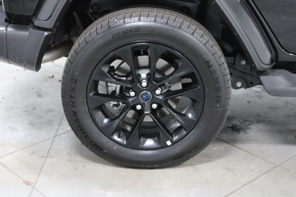 Used 2025 Jeep Wrangler Sahara 4xe image 17