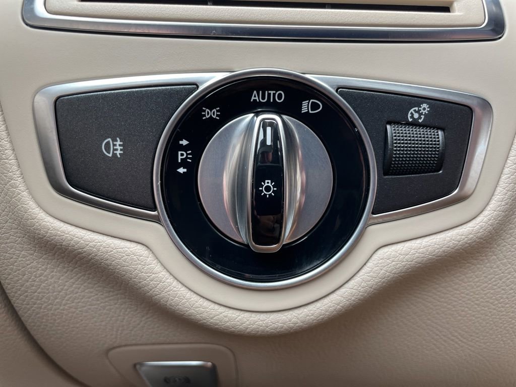 Used 2017 Mercedes-Benz C 300 4MATIC Sedan image 24