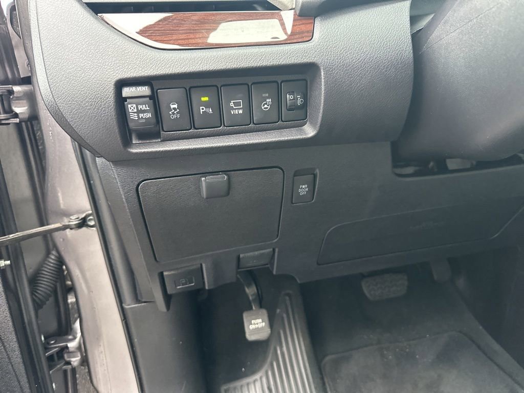 Used 2020 Toyota Sienna Limited Premium w/ Carpet Mat Package image 11