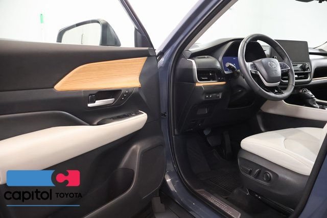 Certified 2024 Toyota Grand Highlander AWD image 9