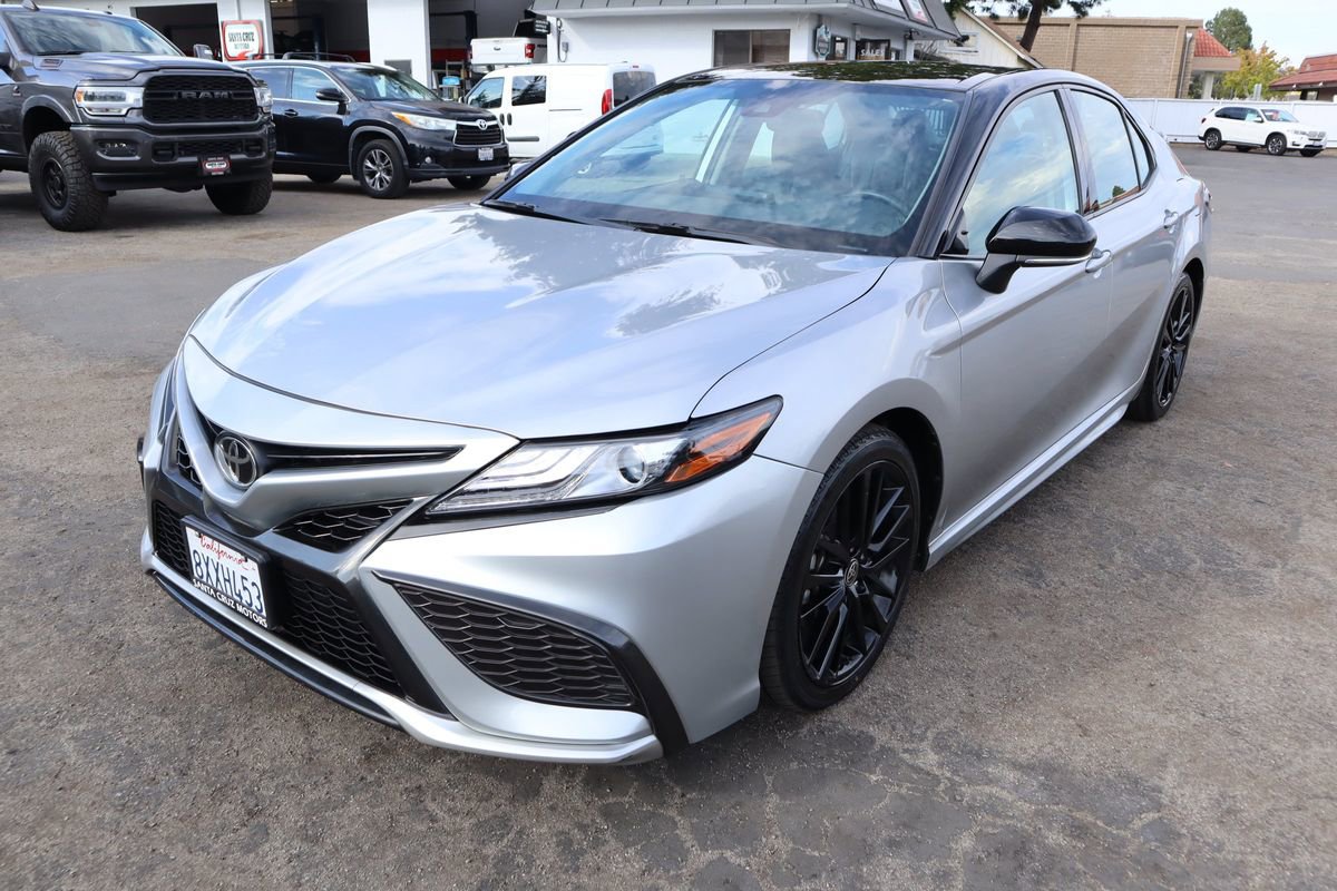 Used 2021 Toyota Camry XSE image 3