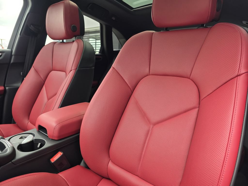 New 2026 Porsche Macan AWD/4WD image 5
