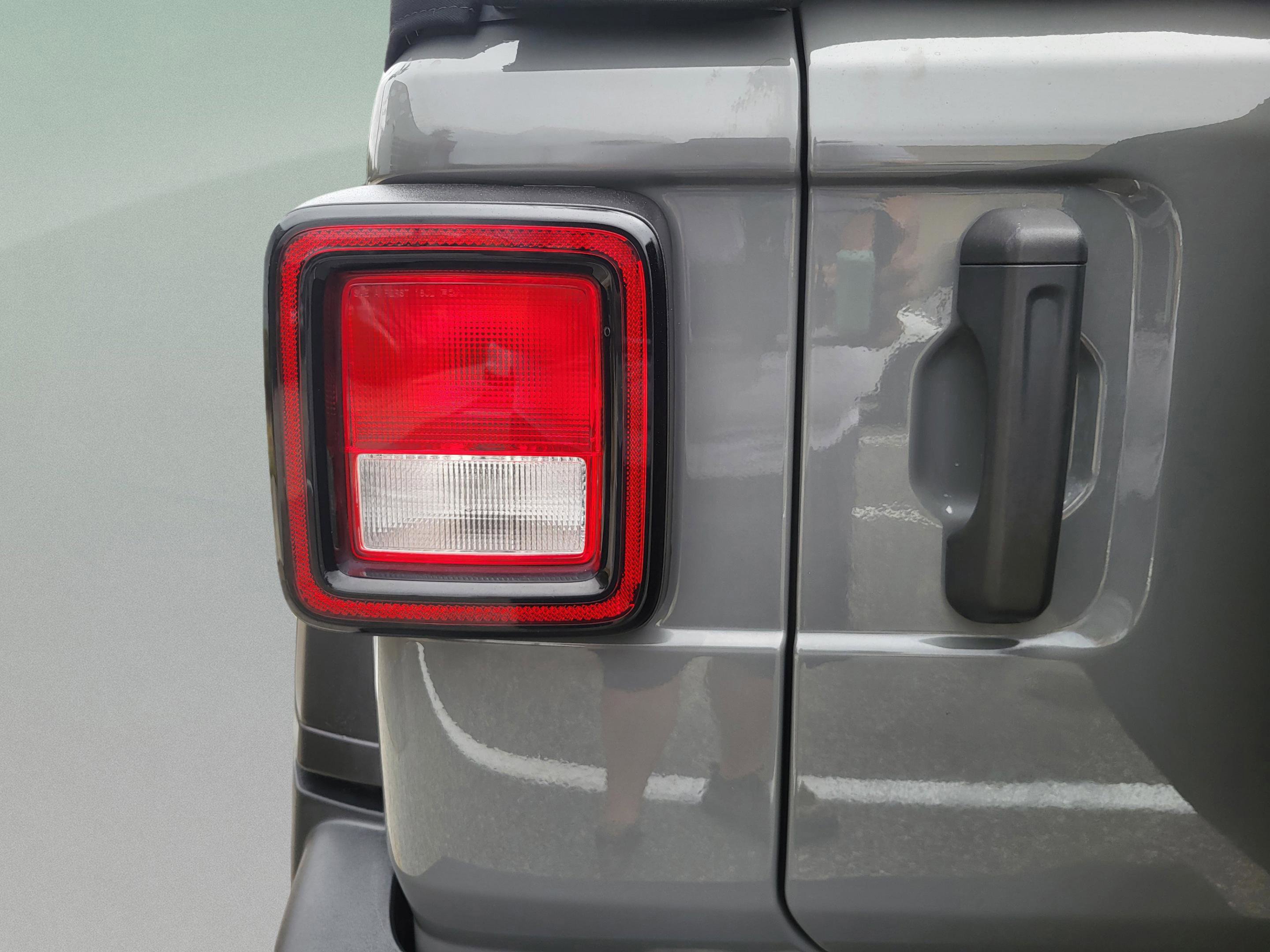 Used 2021 Jeep Wrangler Unlimited Sport image 16