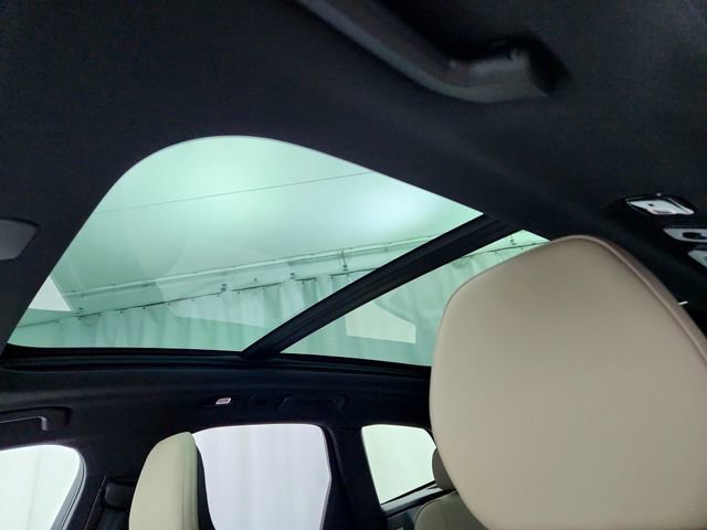 New 2026 Volvo XC60 B5 Plus w/ Climate Package image 18