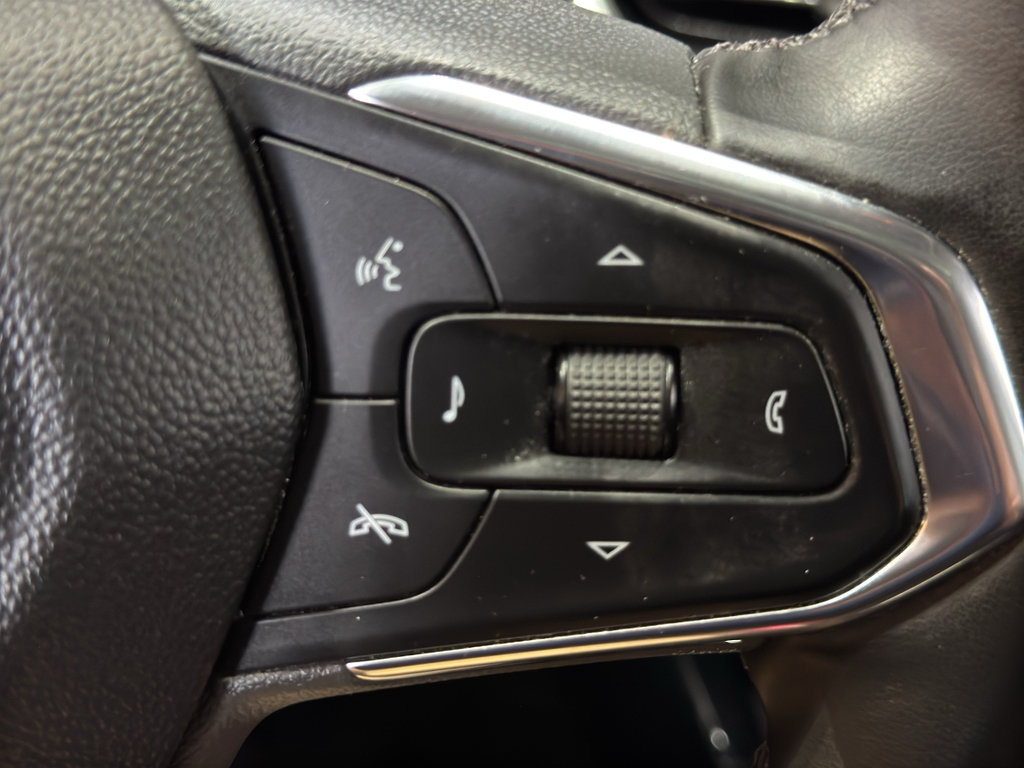 Used 2025 Chevrolet Trax ACTIV w/ Sunroof Package FWD image 23