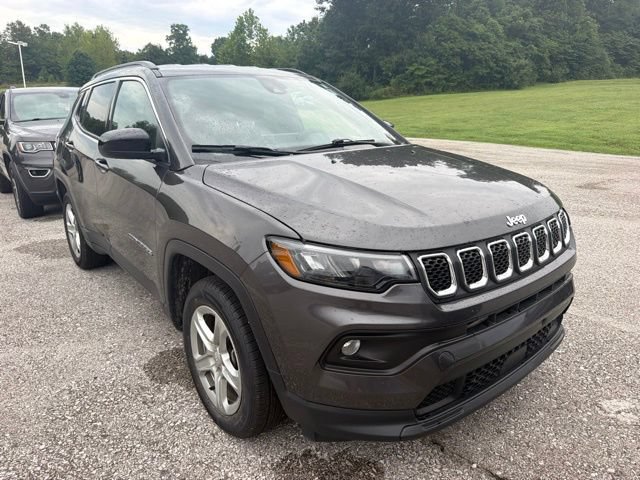 Used 2024 Jeep Compass Latitude AWD/4WD image 1