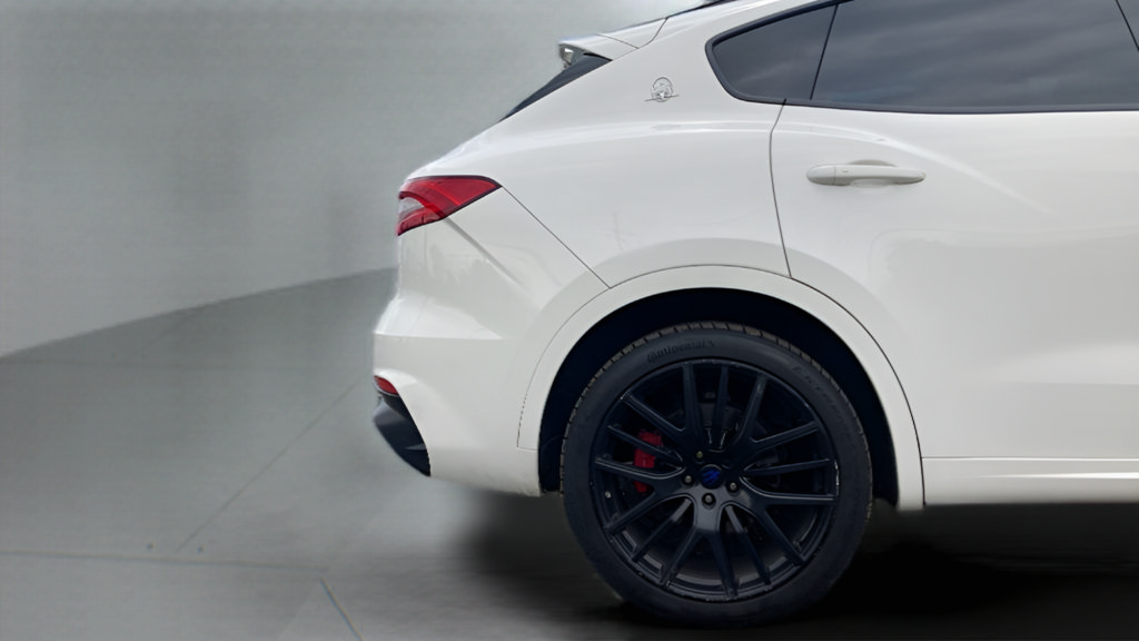 Used 2019 Maserati Levante GTS AWD/4WD image 28