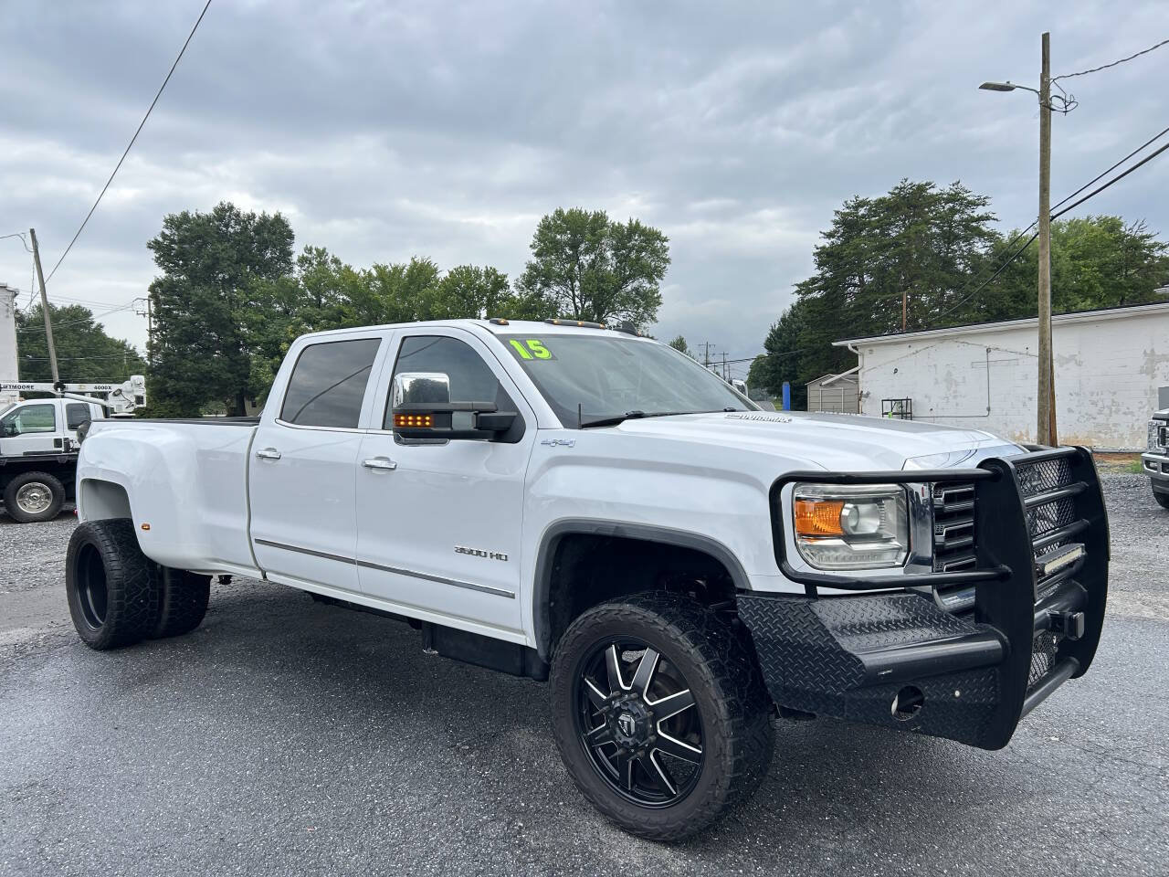 Used 2015 GMC Sierra 3500 SLT w/ Duramax Plus Package AWD/4WD image 4