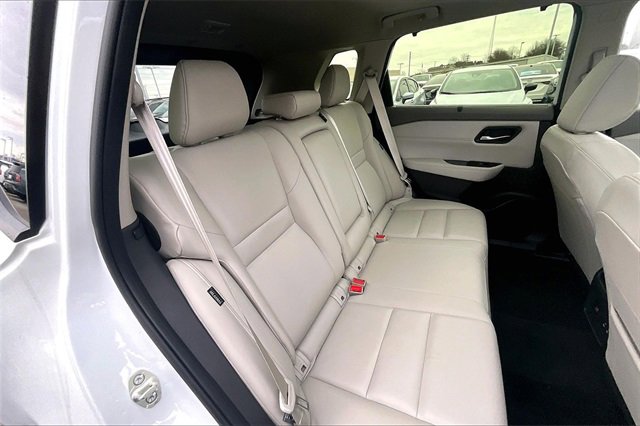 Certified 2025 Nissan Rogue SL w/ SL Premium Package image 22