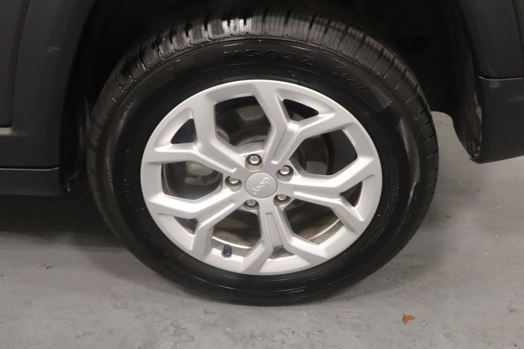 Used 2024 Jeep Compass Latitude AWD/4WD image 24