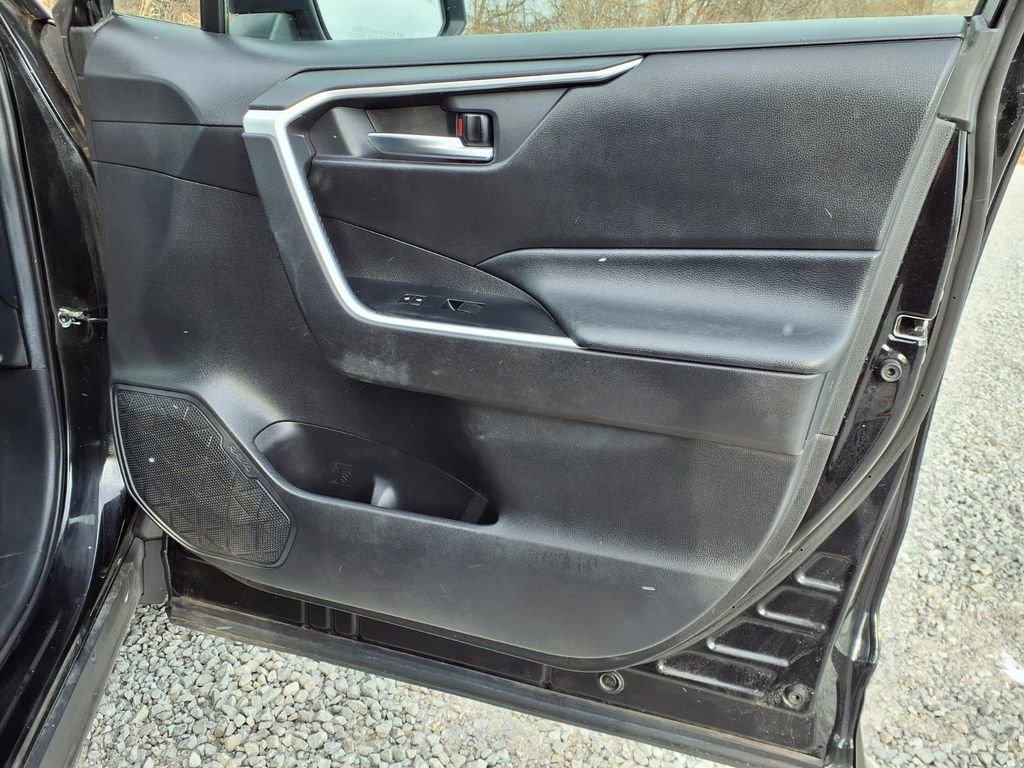 Used 2020 Toyota RAV4 XLE AWD/4WD image 23