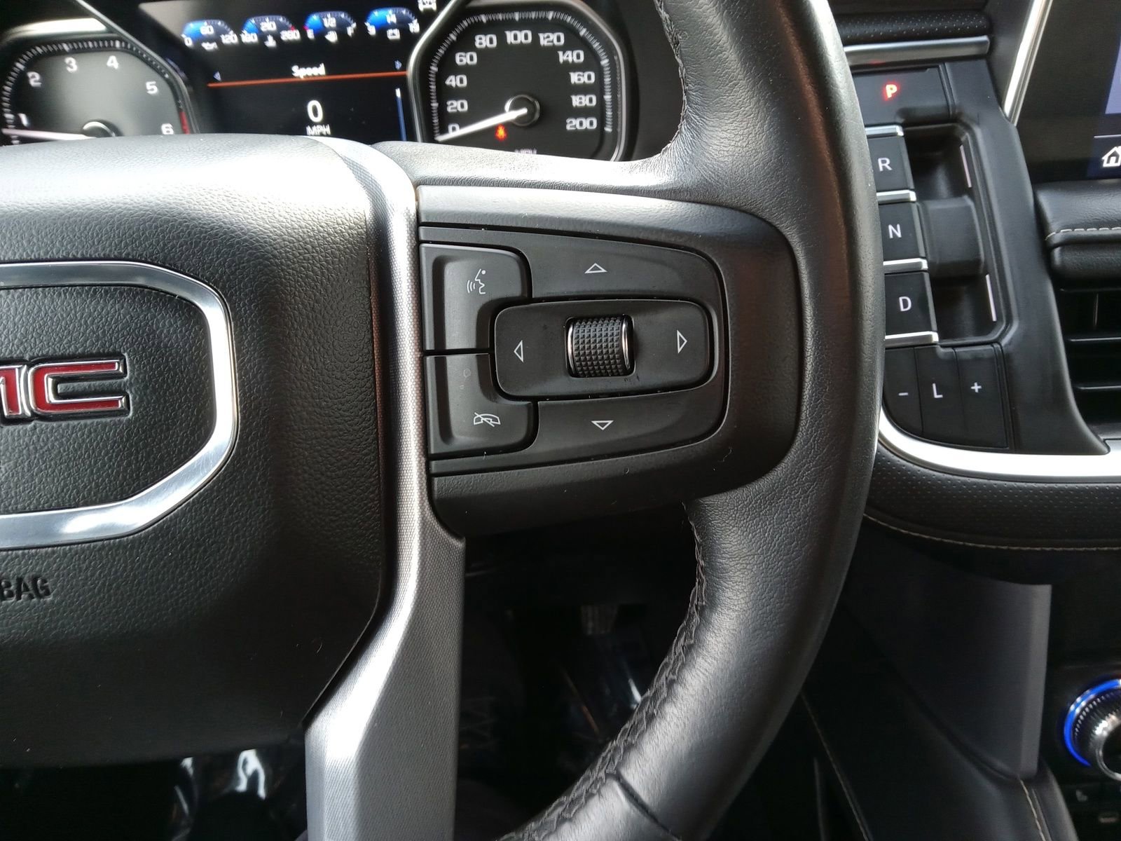 Used 2021 GMC Yukon SLT w/ SLT Luxury Package image 23