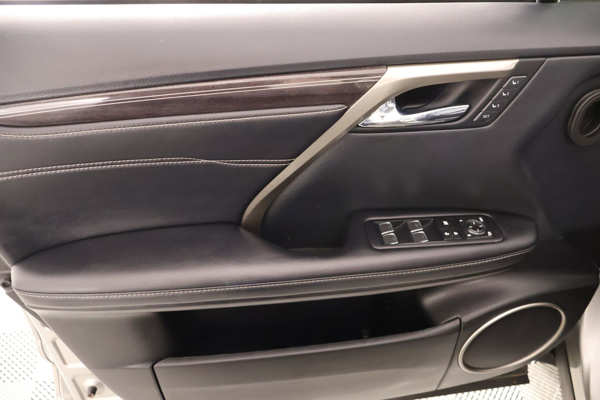 Used 2022 Lexus RX 450h AWD w/ Luxury Package image 17