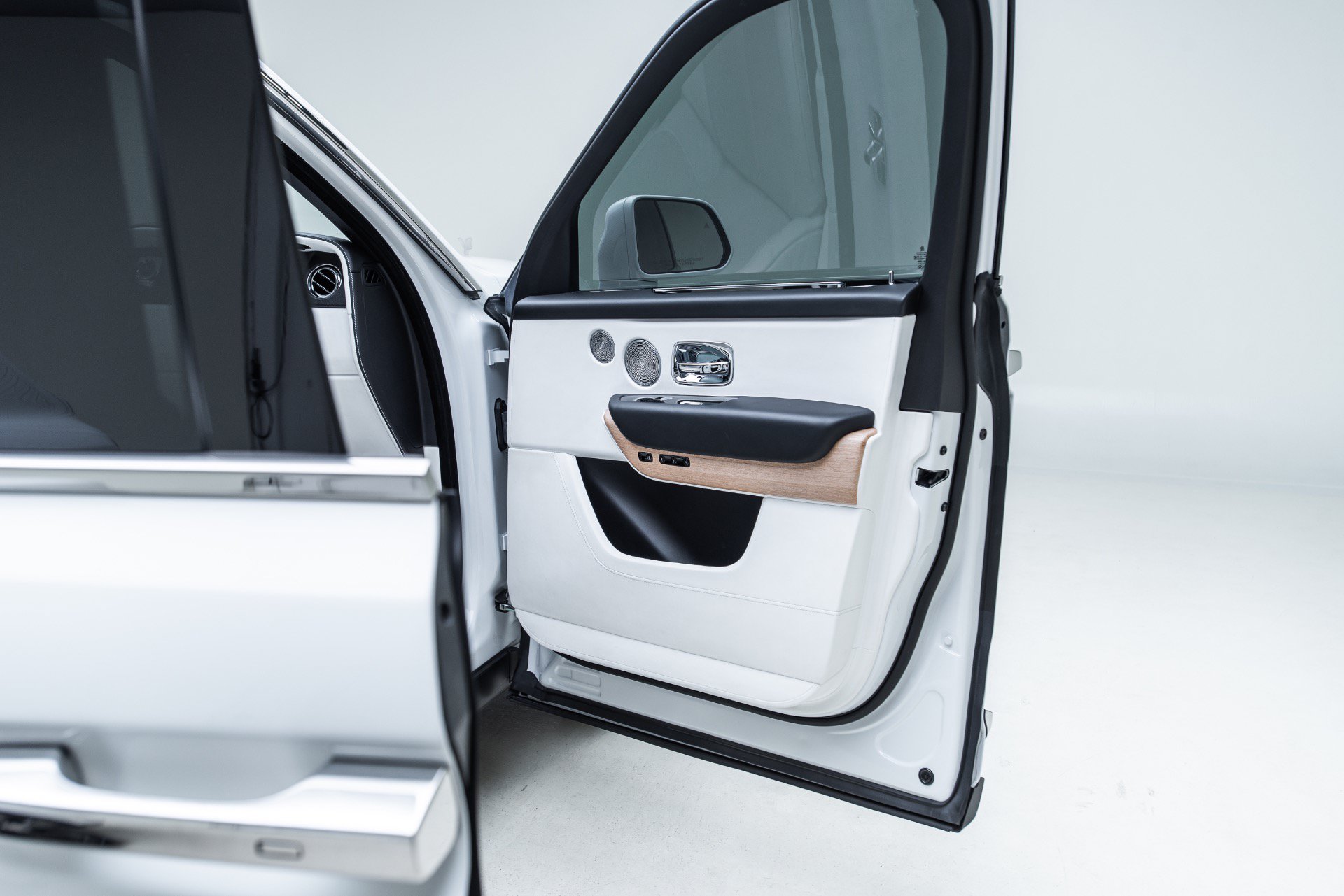 Used 2019 Rolls-Royce Cullinan AWD/4WD image 38