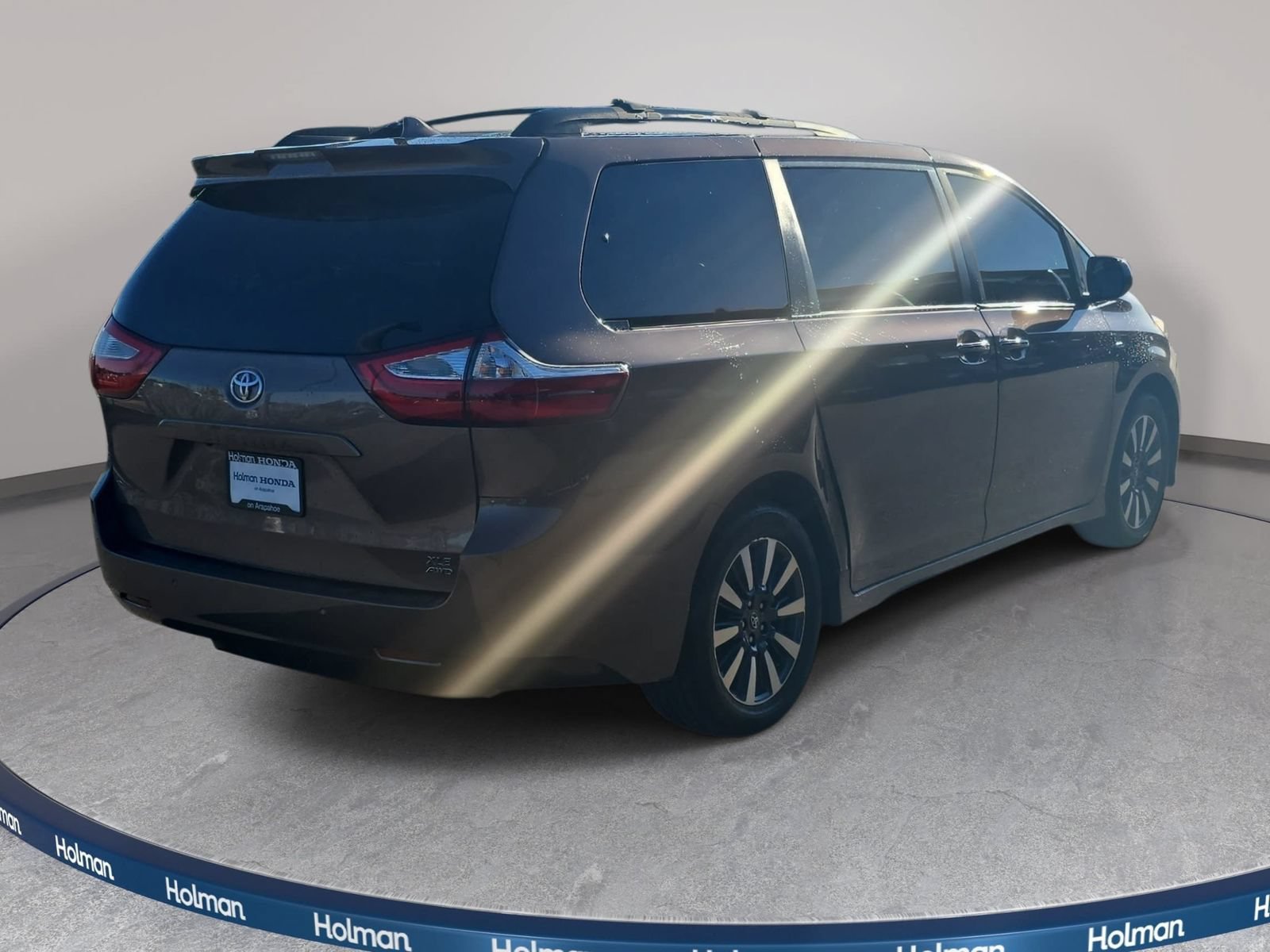 Used 2018 Toyota Sienna XLE w/ XLE Navigation Package AWD/4WD image 6