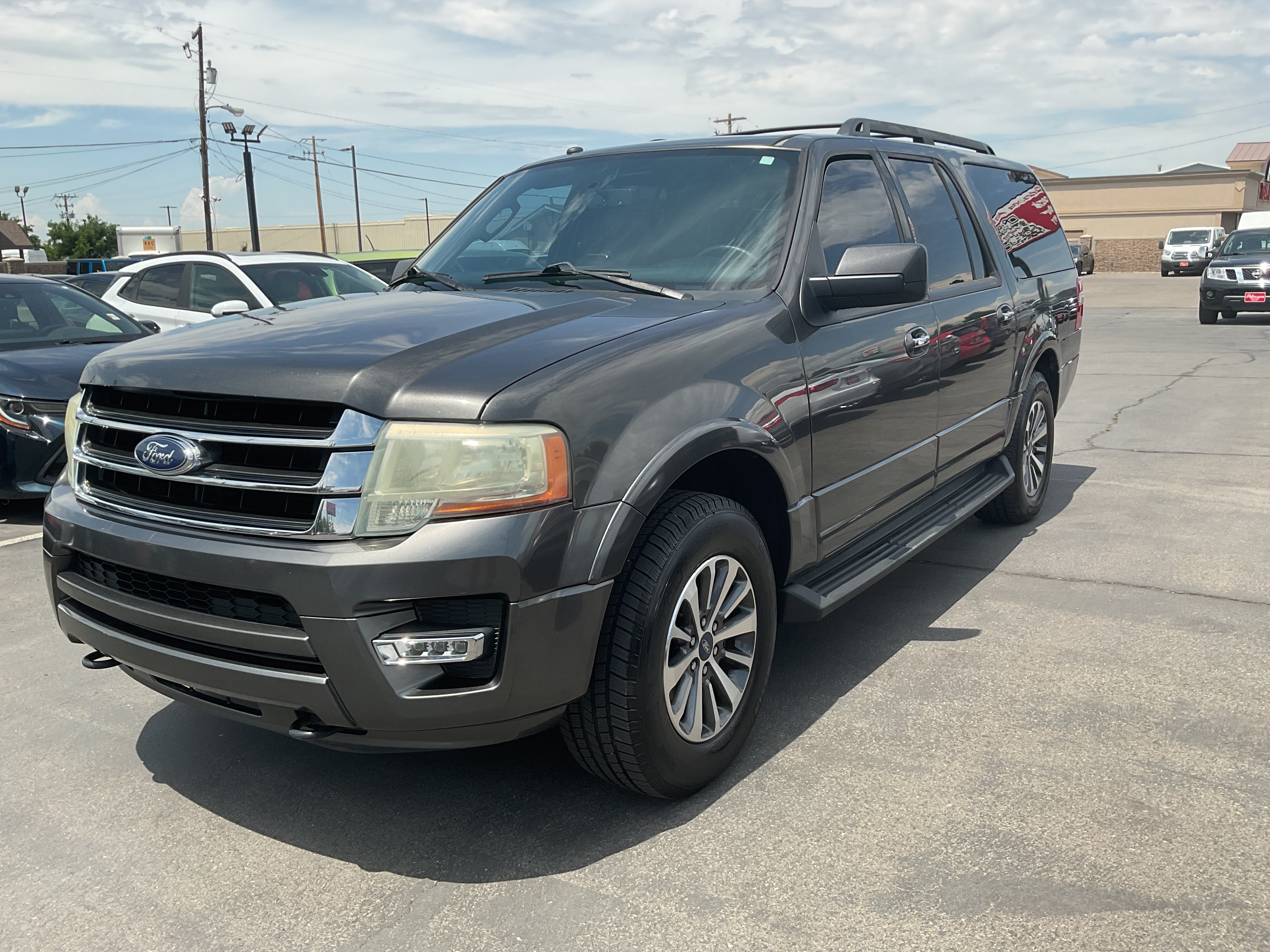 Used 2016 Ford Expedition EL XLT w/ Equipment Group 202A AWD/4WD image 2