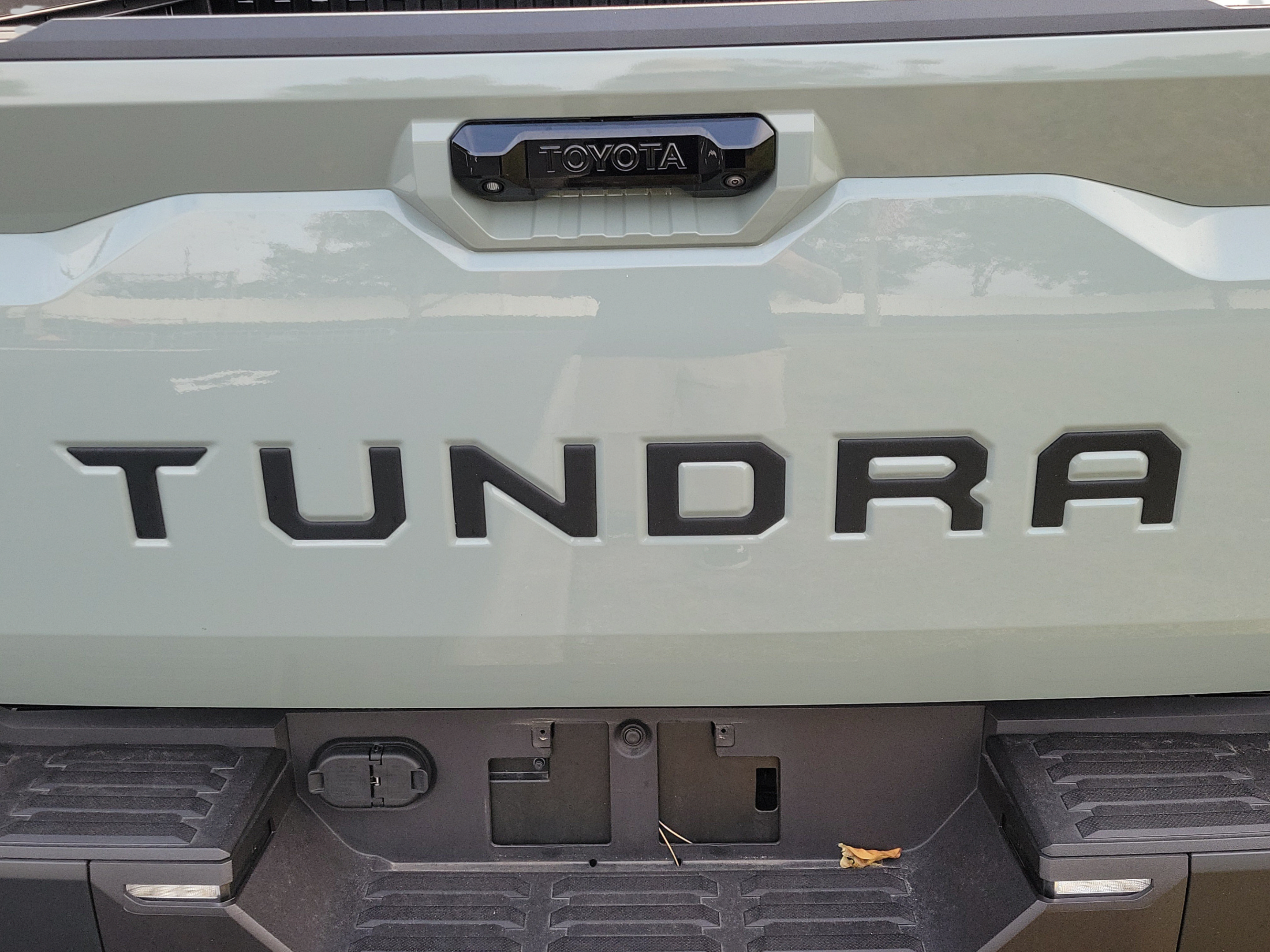 Used 2025 Toyota Tundra Limited w/ TRD Off-Road Package AWD/4WD image 21