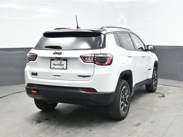 Used 2025 Jeep Compass Trailhawk AWD/4WD image 6