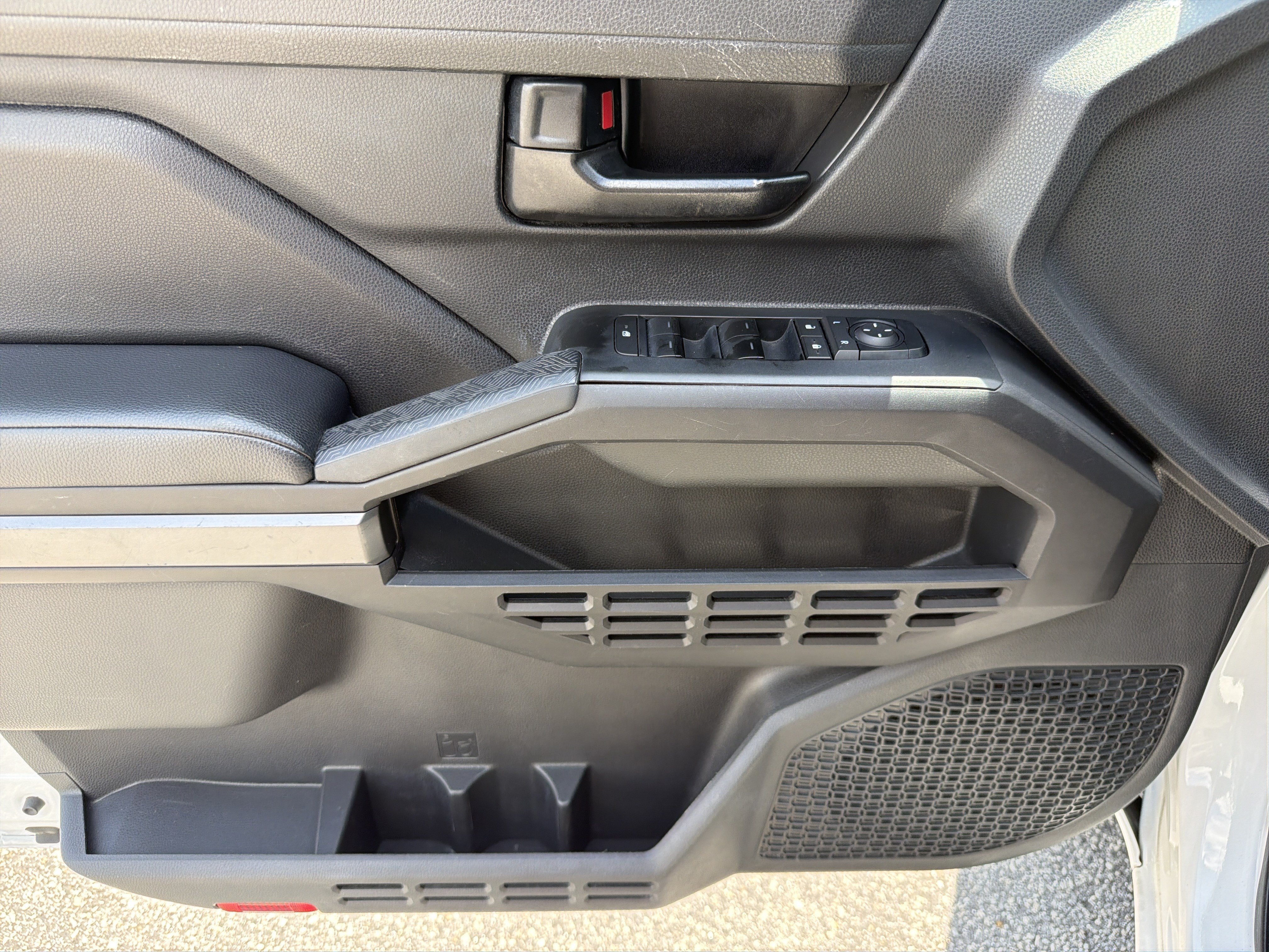 Certified 2024 Toyota Tacoma SR5 AWD/4WD image 19