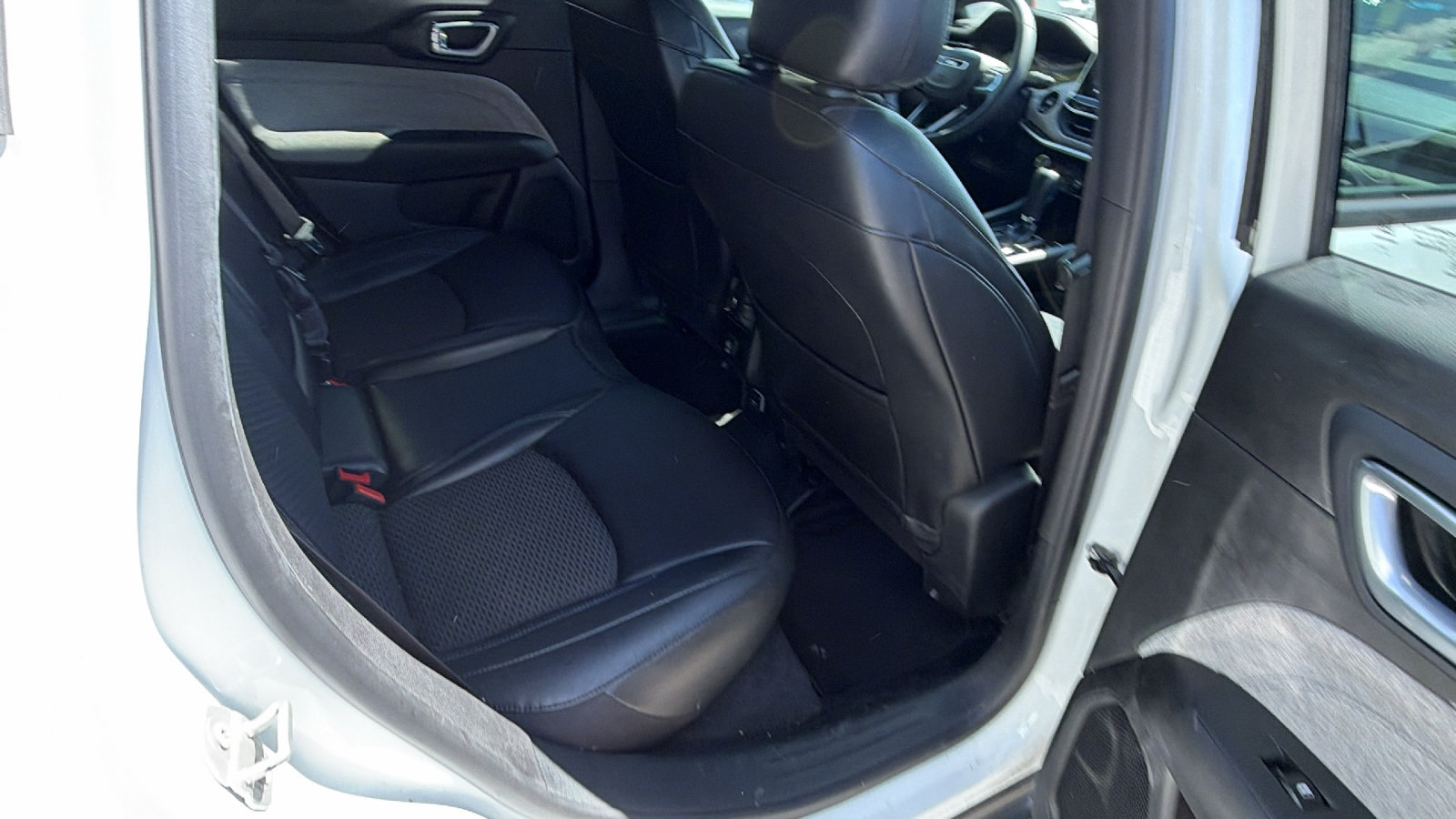 Used 2024 Jeep Compass Latitude AWD/4WD image 21