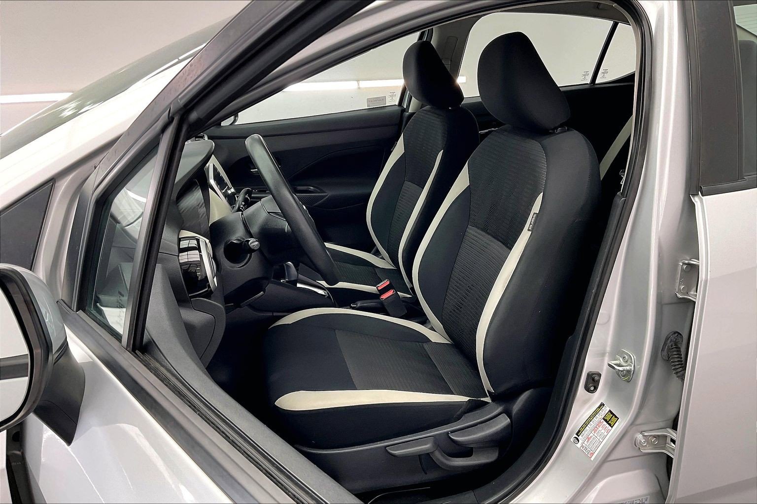 Used 2021 Nissan Versa SV FWD image 17
